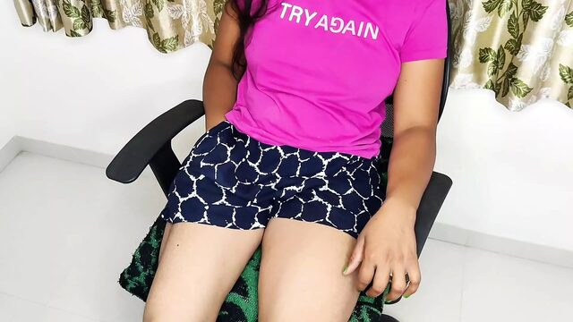 Komal pink tshirt me bahut khubsurat dikh rahi ho tum