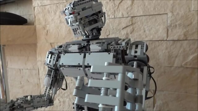 Lego Terminator 2 , robot motorized [vk.com/physics_math]