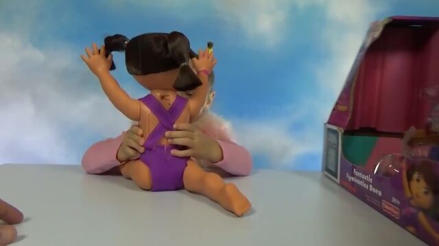 Даша Путешественница - гимнастка распаковка куклы Dora the Explorer Gimnastic doll unboxing